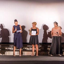 Teresa Sala ritira il premio per BEN all'Ortigia Film Festival