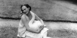 Anna Pavlova and her pet swan Jack