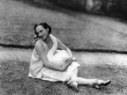 Anna Pavlova and her pet swan Jack