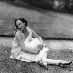 Anna Pavlova and her pet swan Jack